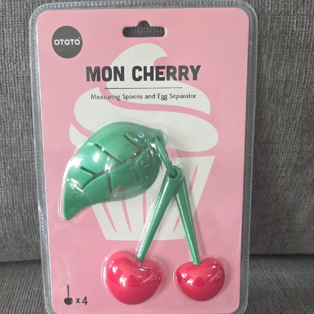 OTOTO Mon Cherry Measuring‎ Spoons and OXO Apple Divider, Kitchen Bundle, New.